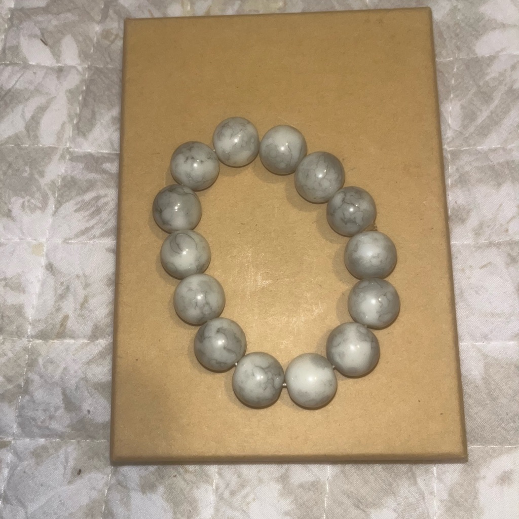 Marbled White And Gray Beaded Bracele